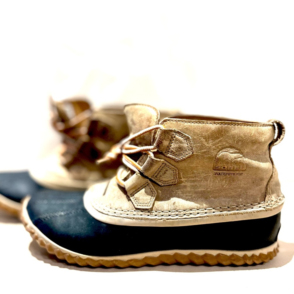 Sorrel leather waterproof booties